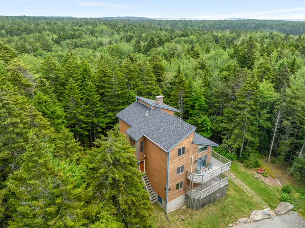 11 Youngs Road, Southport, ME 04576