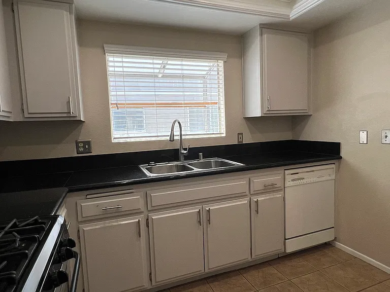 154 N Meridith Ave #9 — Photo 15