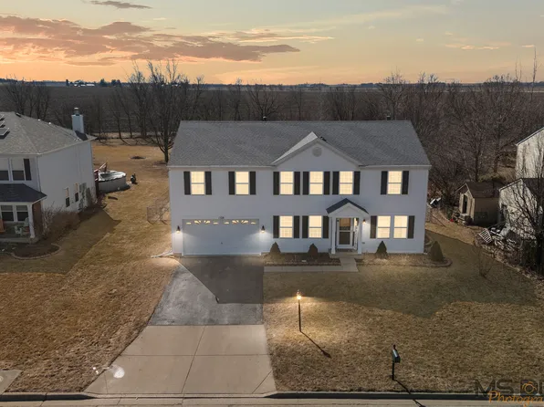 1106 Kennedy Dr, Kirkland, IL 60146