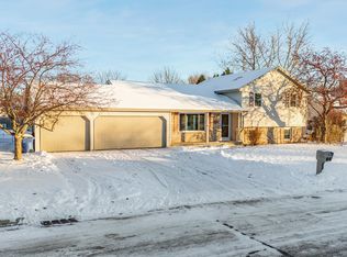 1249 Fieldview Dr, Menasha, WI 54952