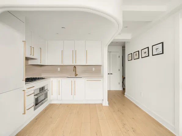 533 East 12th Street image 4 of 13