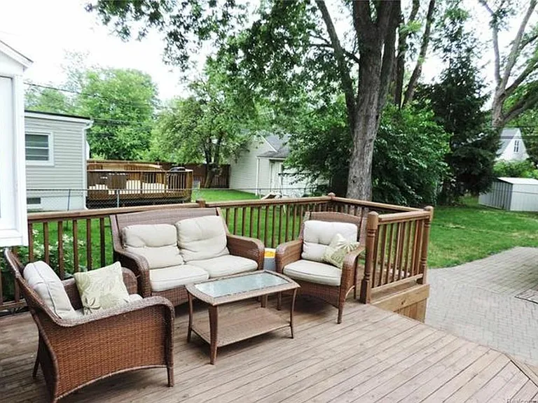2260 Cummings Ave — Photo 3