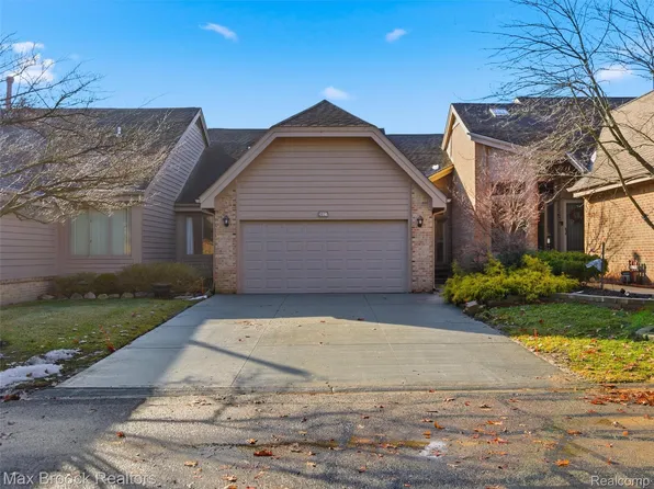 30127 N Meadowridge, Farmington, MI 48334