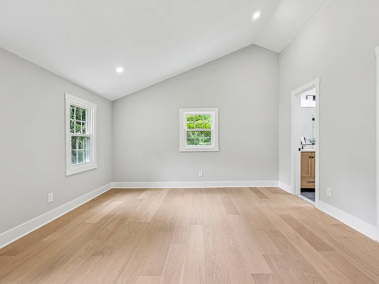 218 Biddulph Rd — Photo 28