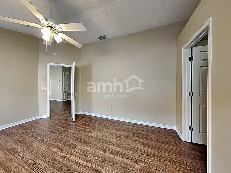 554 Sedgewood Cir — Photo 7