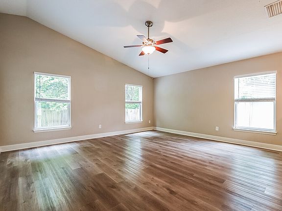 4th image of 2432 Princeton Ave
