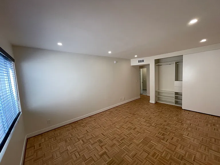 700 Westmount Dr #103 — Photo 16