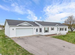 600 Autumnview Ln, Traverse City, MI 49685
