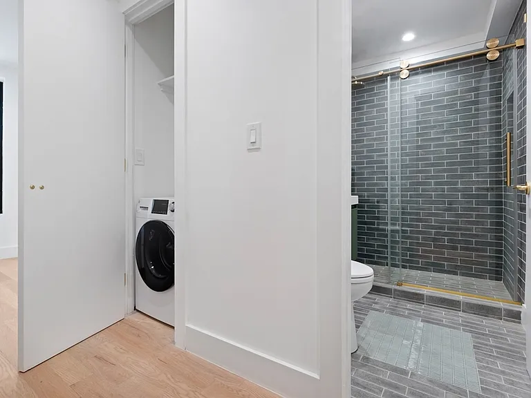 37 E 1st St #1W — Photo 4