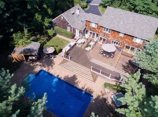 37 Buckingham Meadow Rd, Setauket, NY 11733