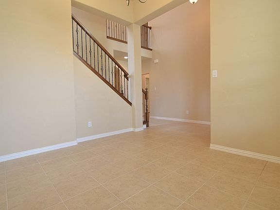 5th image of 4011 Gloucester Dr
