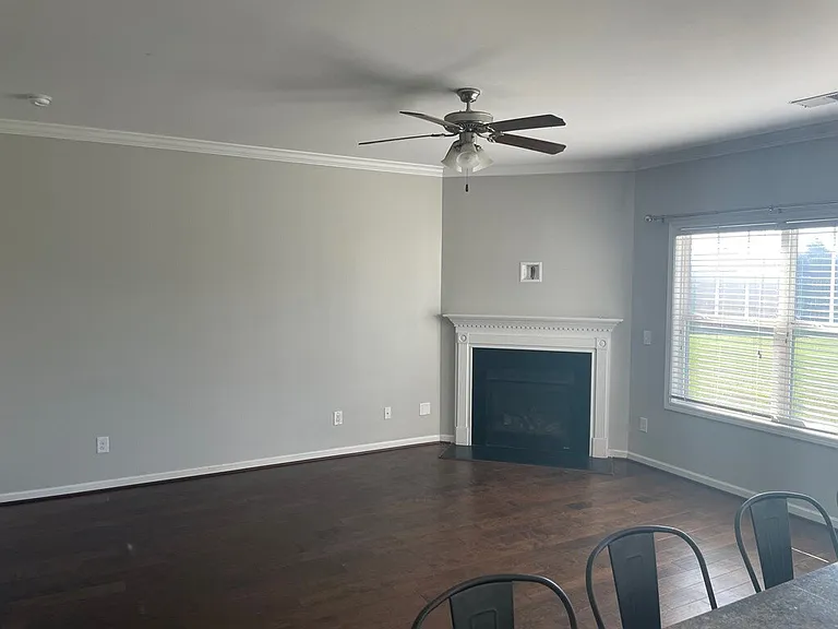 1090 Rockdale Blvd — Photo 3