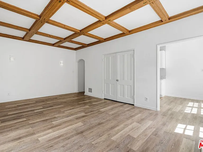 140 S Camden Dr #202 — Photo 3