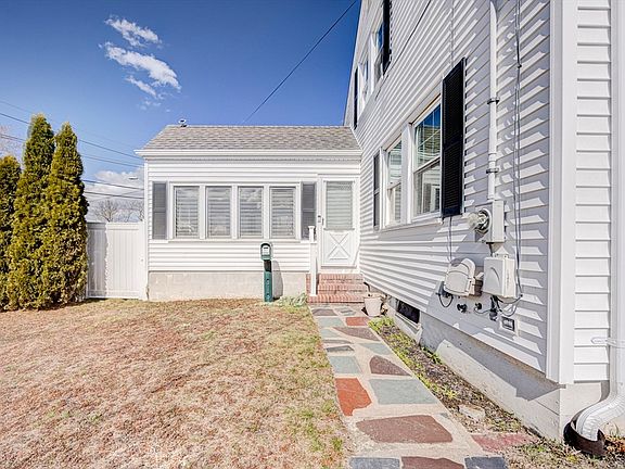 3rd image of 707 Hathaway Rd