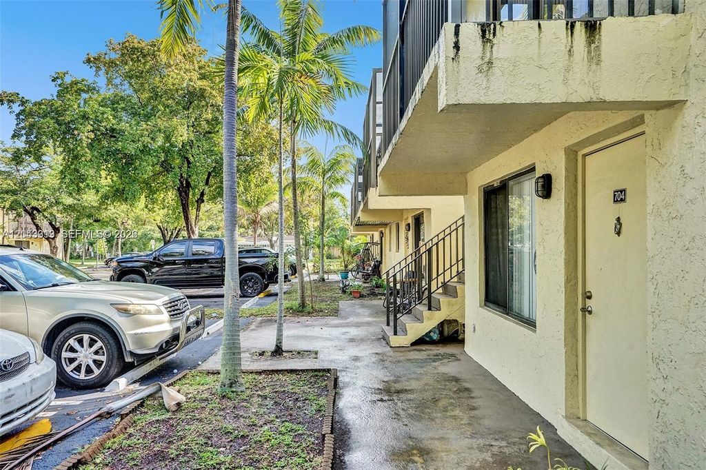 1065 S Flagler Ave APT 704, photo 2