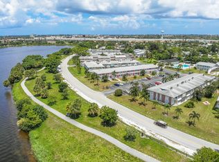 2204 Lake Osborne Dr APT 4, Lake Worth, FL 33461
