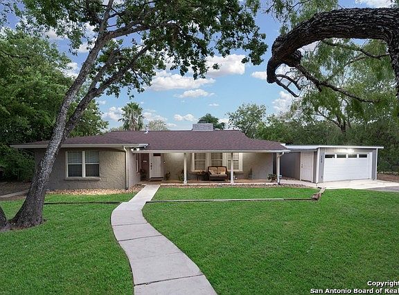 2nd image of 302 E Hathaway Dr