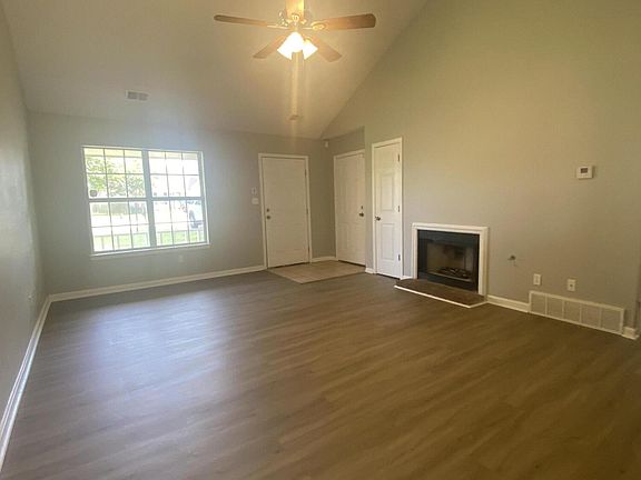 3rd image of 7061 Foxhall Dr