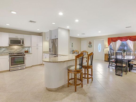 5th image of 725 Jacana Way
