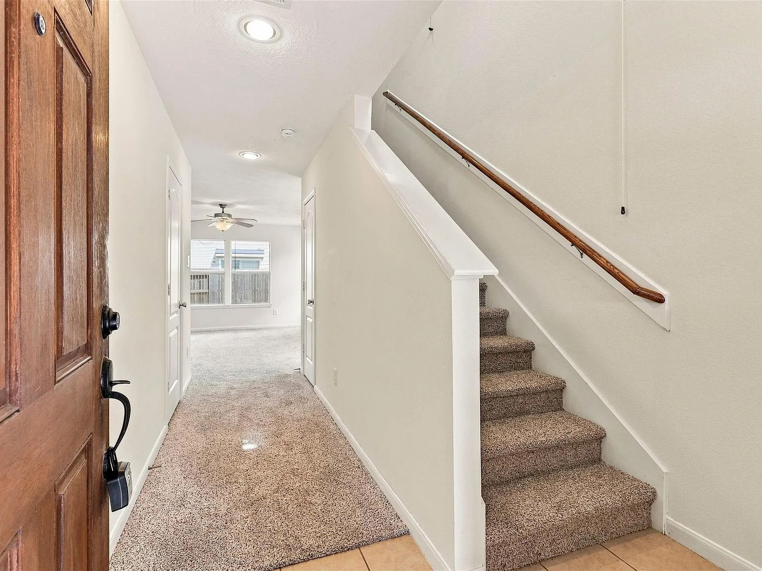 3 bed, 2.5 bath, 1908 sqft, $1,975 — Photo 3