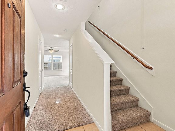 3rd image of 1014 Hummingbird Point Ln