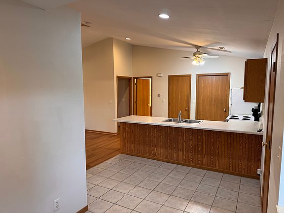 3rd image of 951 Minns Dr APT 4