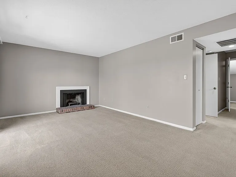Woodhue Apartments — Photo 56