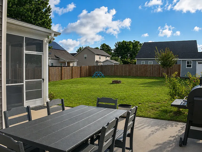 808 Rosedale Dr — Photo 11
