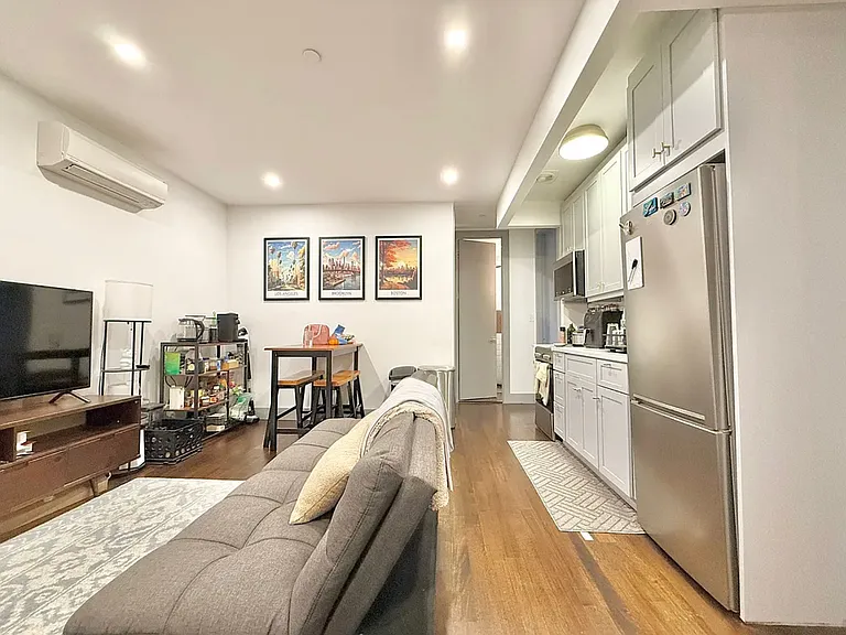 412 Suydam St #3R — Photo 2