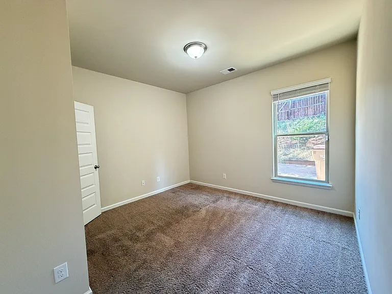 209 Emporia Loop — Photo 31