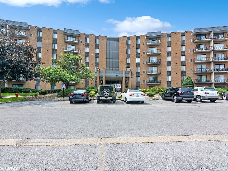 1st image of 900 W Sunset Dr APT 102