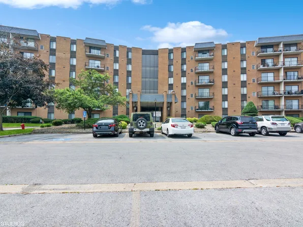 900 W Sunset Dr APT 102, Glenwood, IL 60425