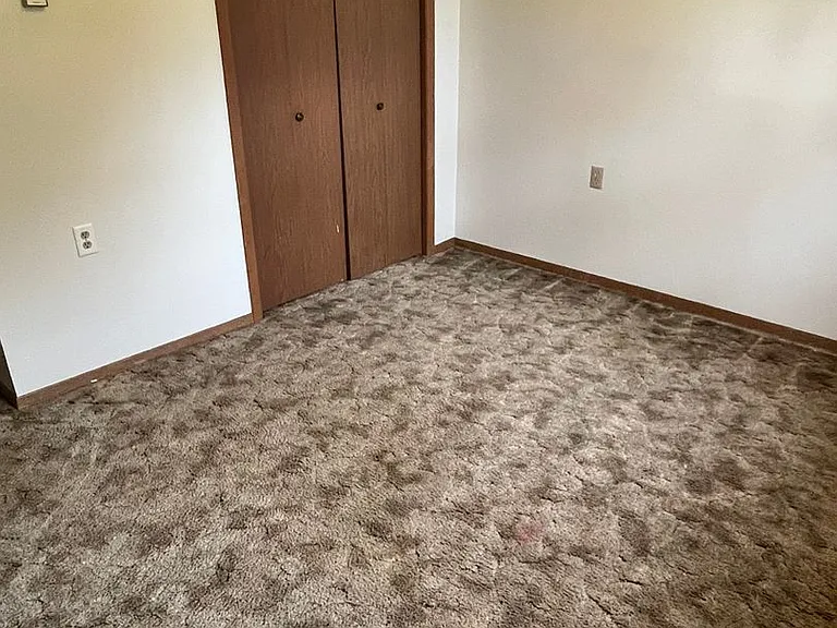 228 E Chicago Ave — Photo 13