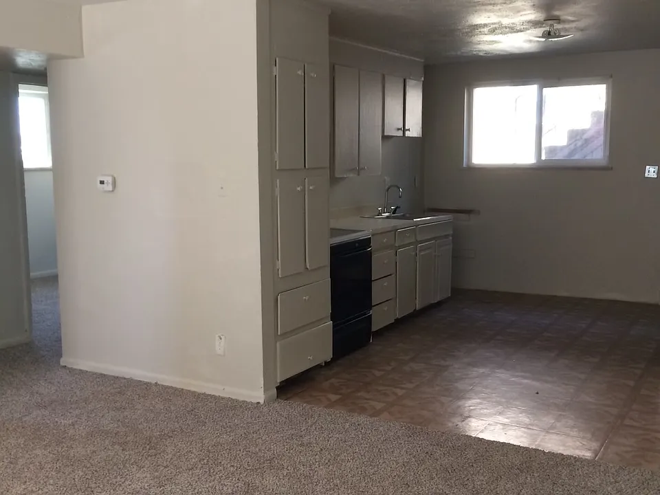 1996 Akron St #6