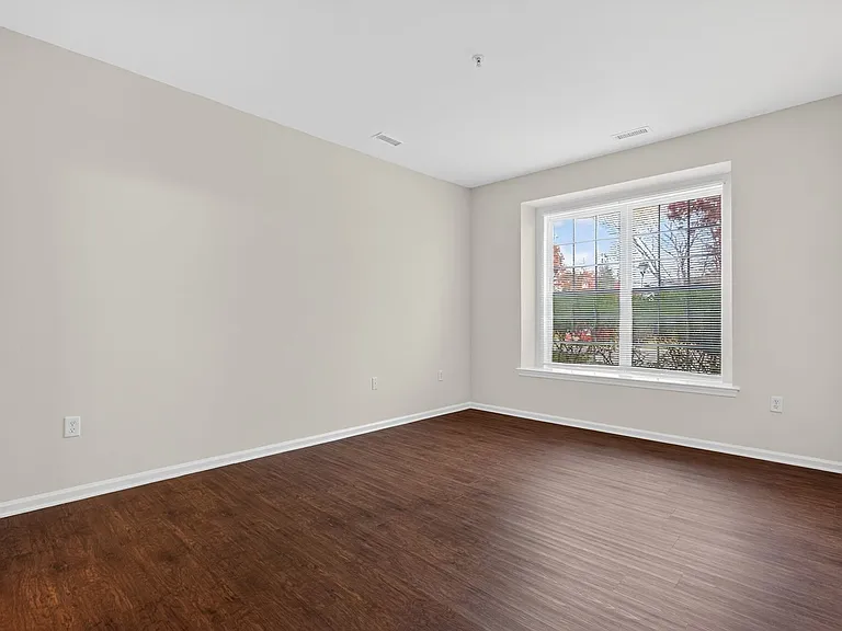 The Apartments At Weatherby — Photo 19