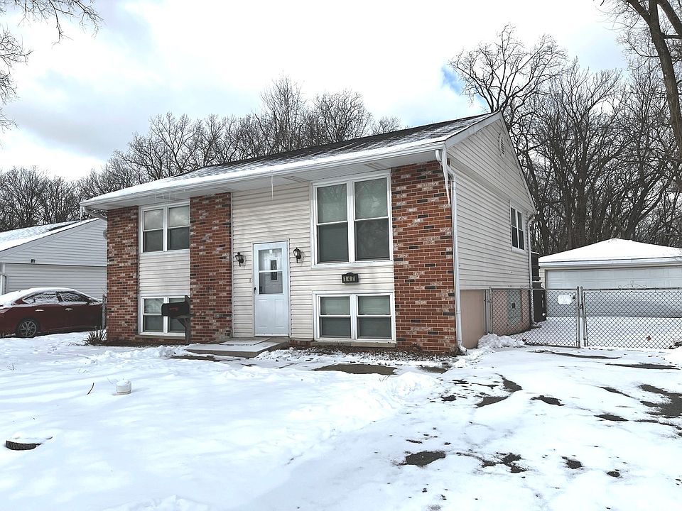 1st image of 147 E Maple Dr