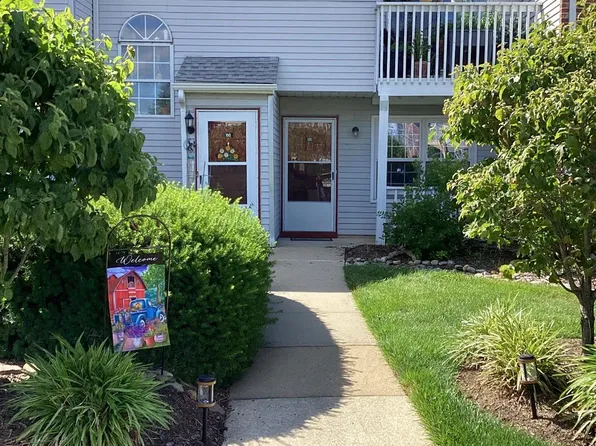 88 Pinewood Dr, Hamilton, NJ 08690