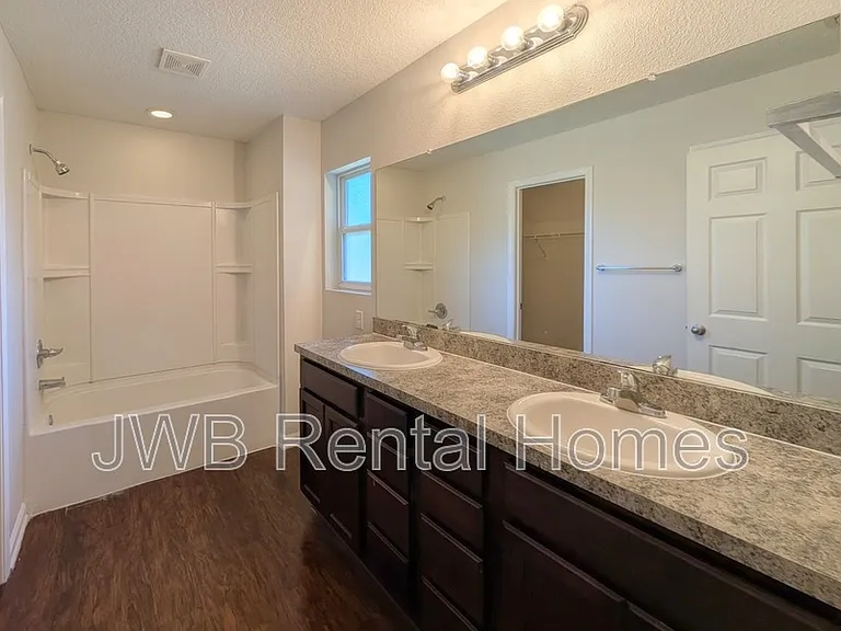 5539 Windermere Dr — Photo 6