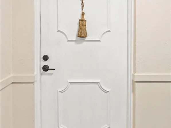 19 Chapel Hill Dr APT 12, Plymouth, MA 02360