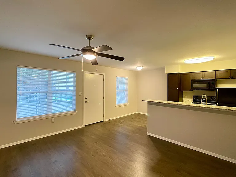910 Duncan Ln #17 — Photo 3