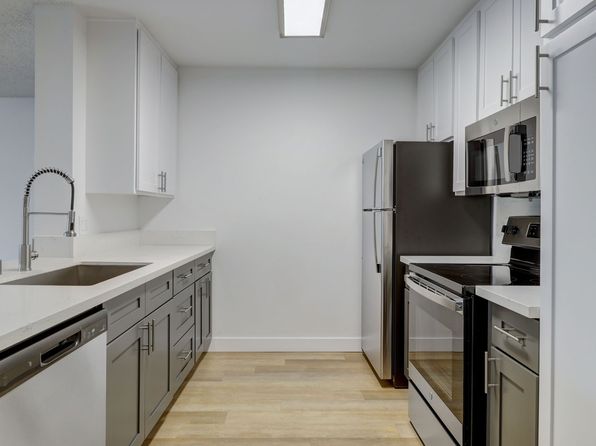 3866 Ingraham St #13-301