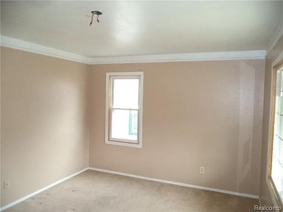 5th image of 2030 Riverbank St