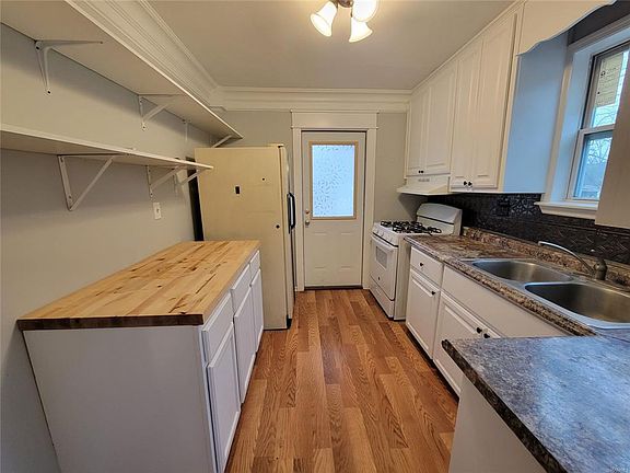 4th image of 1105 Beechdale Rd