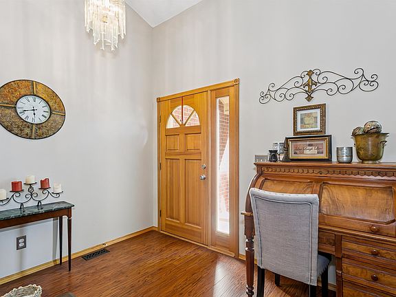 4th image of 2126 E Country View Dr