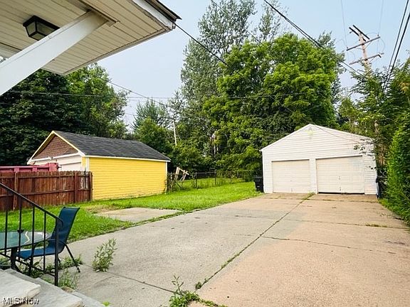 5th image of 3368/3370 W 105th St