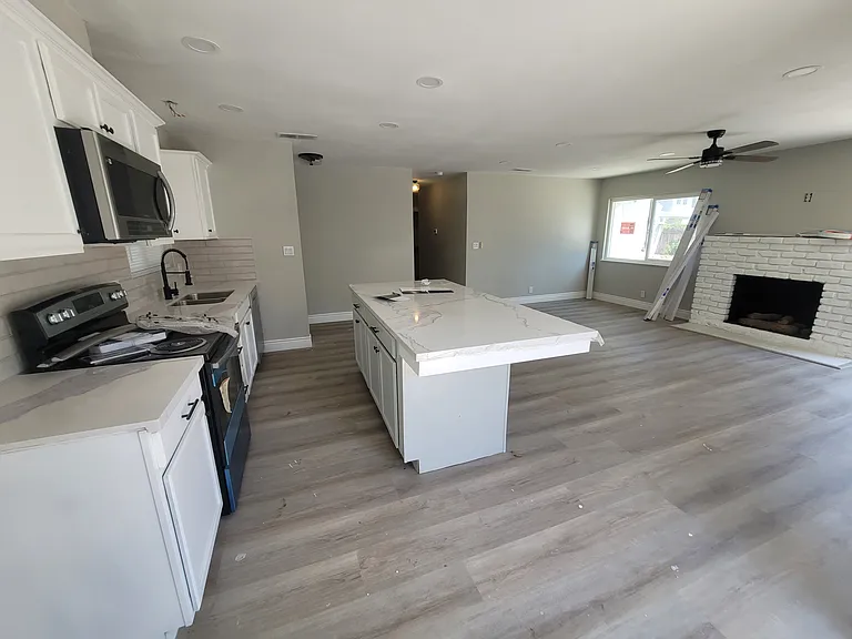 5146 N Sherman Ave — Photo 3