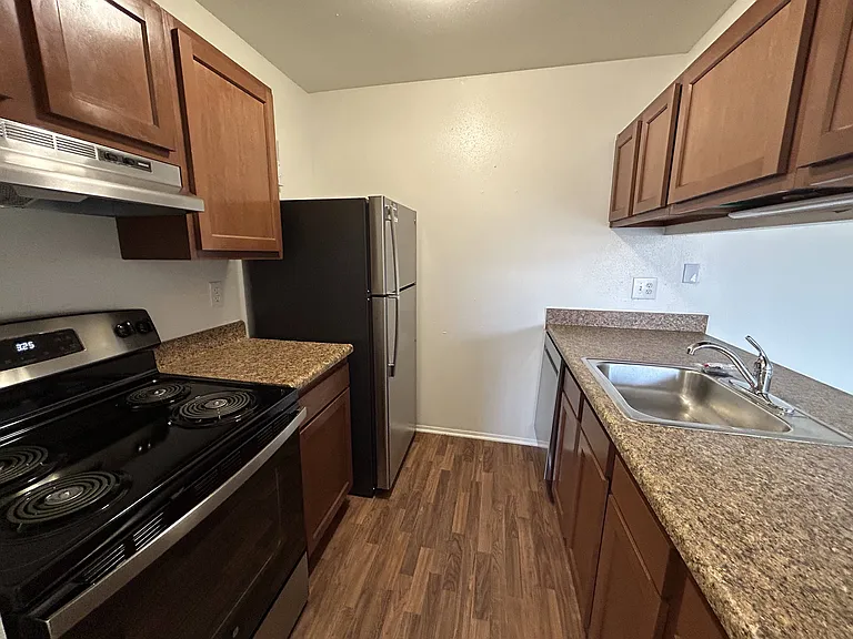 Windsor Place Apartments — Photo 55