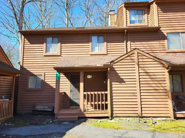 402 Tudor Ct, Bushkill, PA 18324