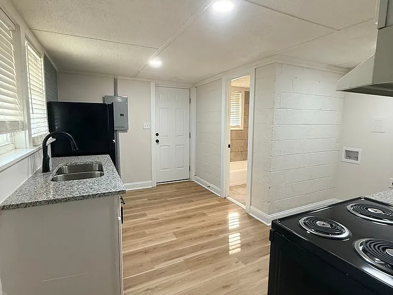 514 Manchester St SE — Photo 5