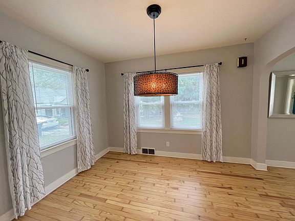 4th image of 320 Wallace Ave